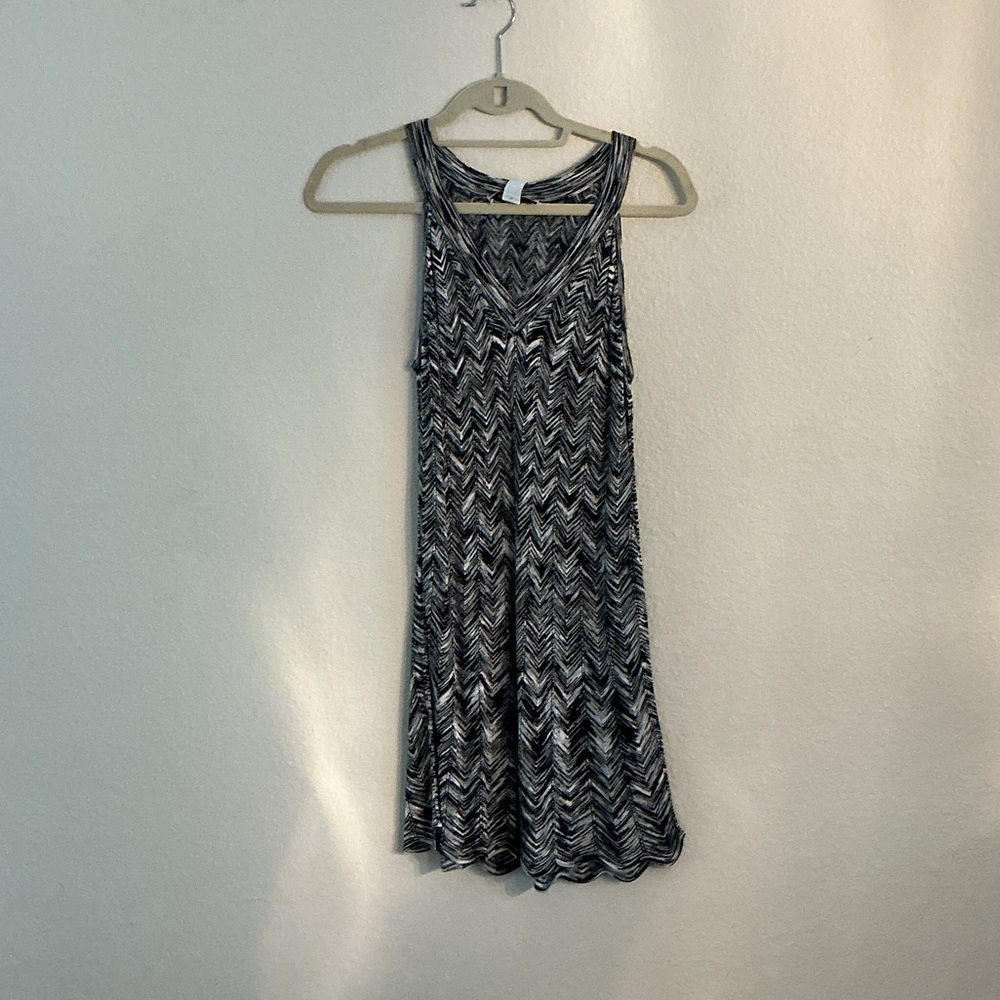 White House Black Market Monochrome Chevron Top